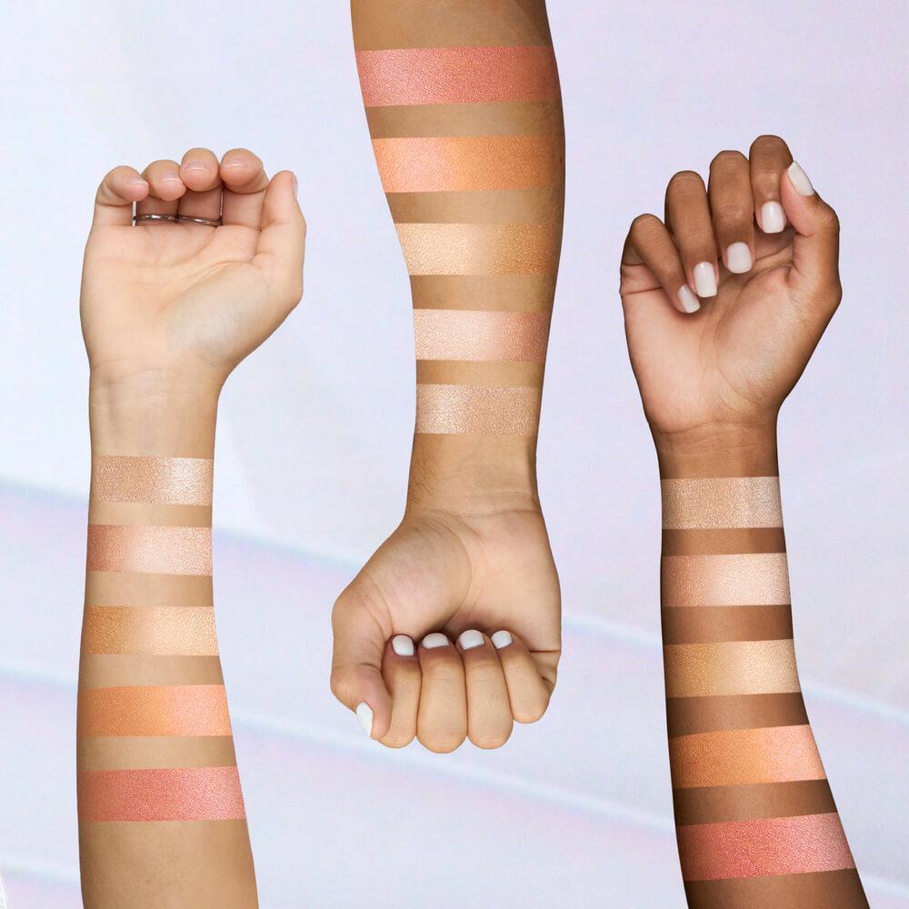 Light therapy radiance enhancer highlighter