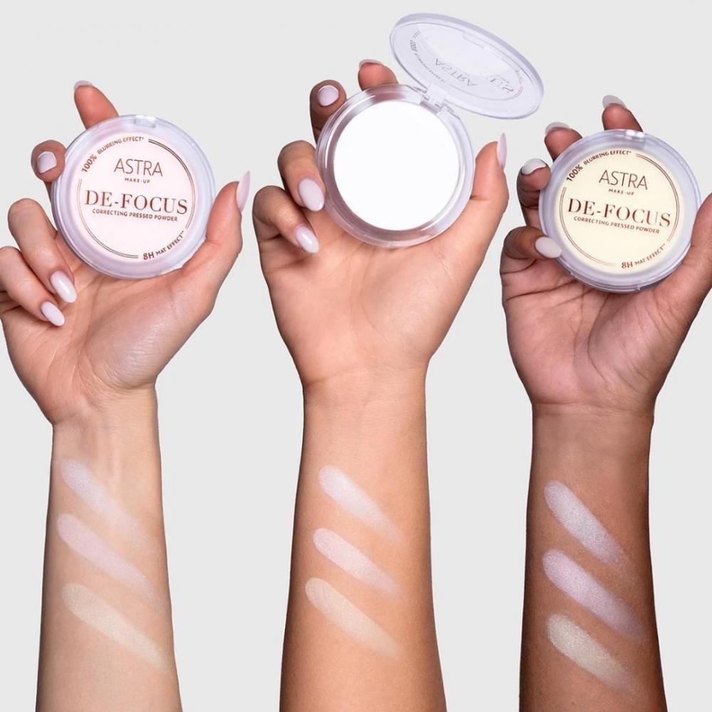De-focus correcting pressed powder