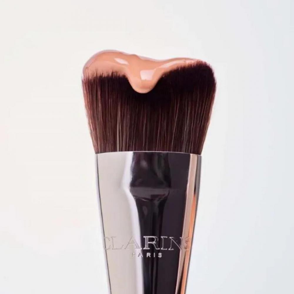Gua sha-inspired foundation brush
