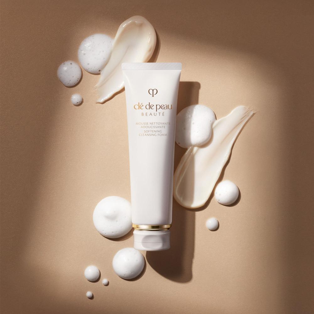 Clarifying cleansing foam