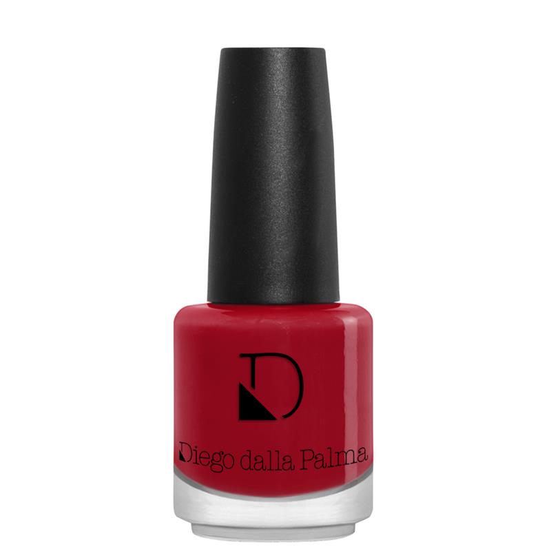 Smalto per unghie into the red