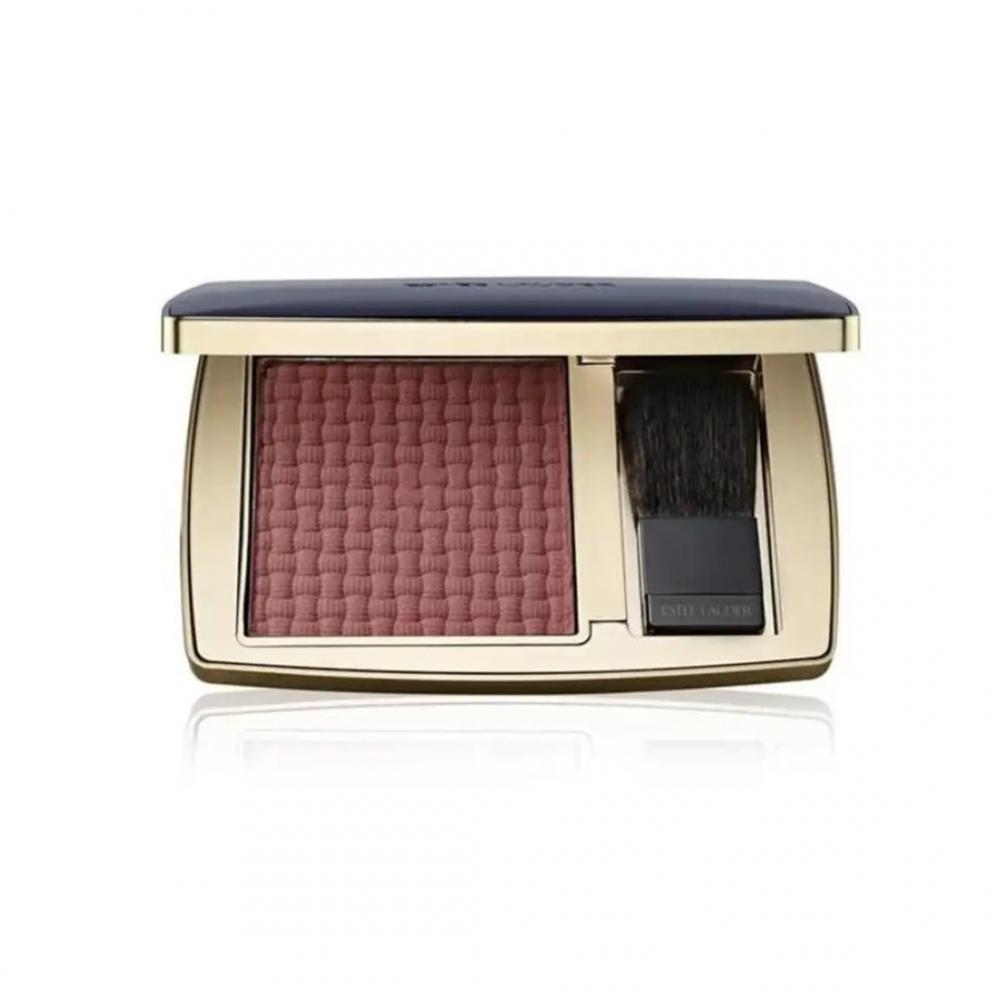 The sculpting blush powder blush