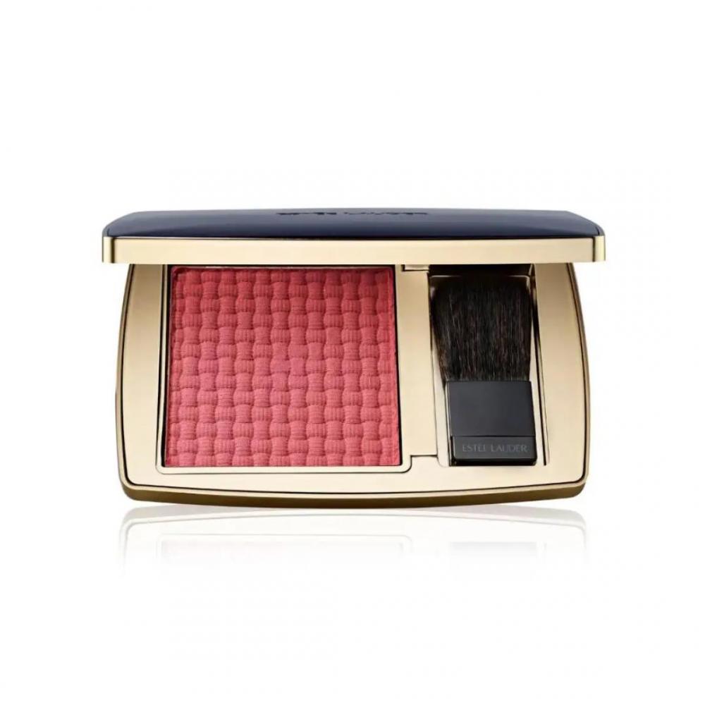 The sculpting blush powder blush