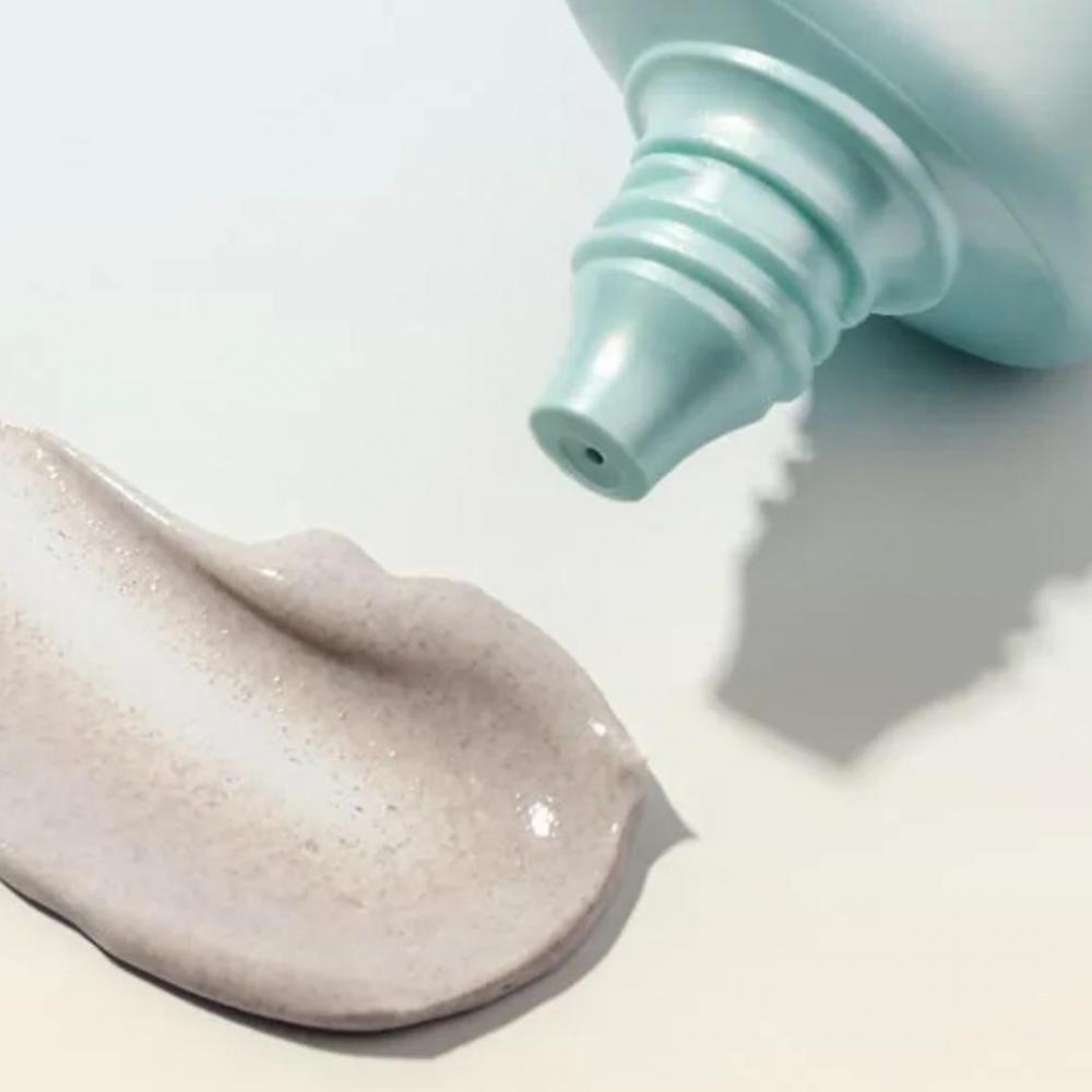 Daywear multi-protection anti-oxidant sheer tint release moisturiser spf 15