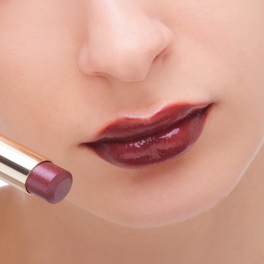 Lasting plump lipstick refill