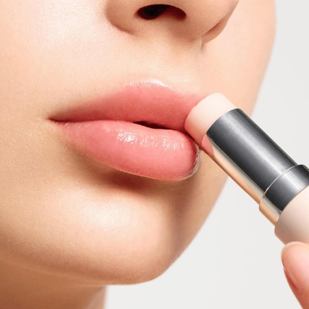 Total lip treatment stick