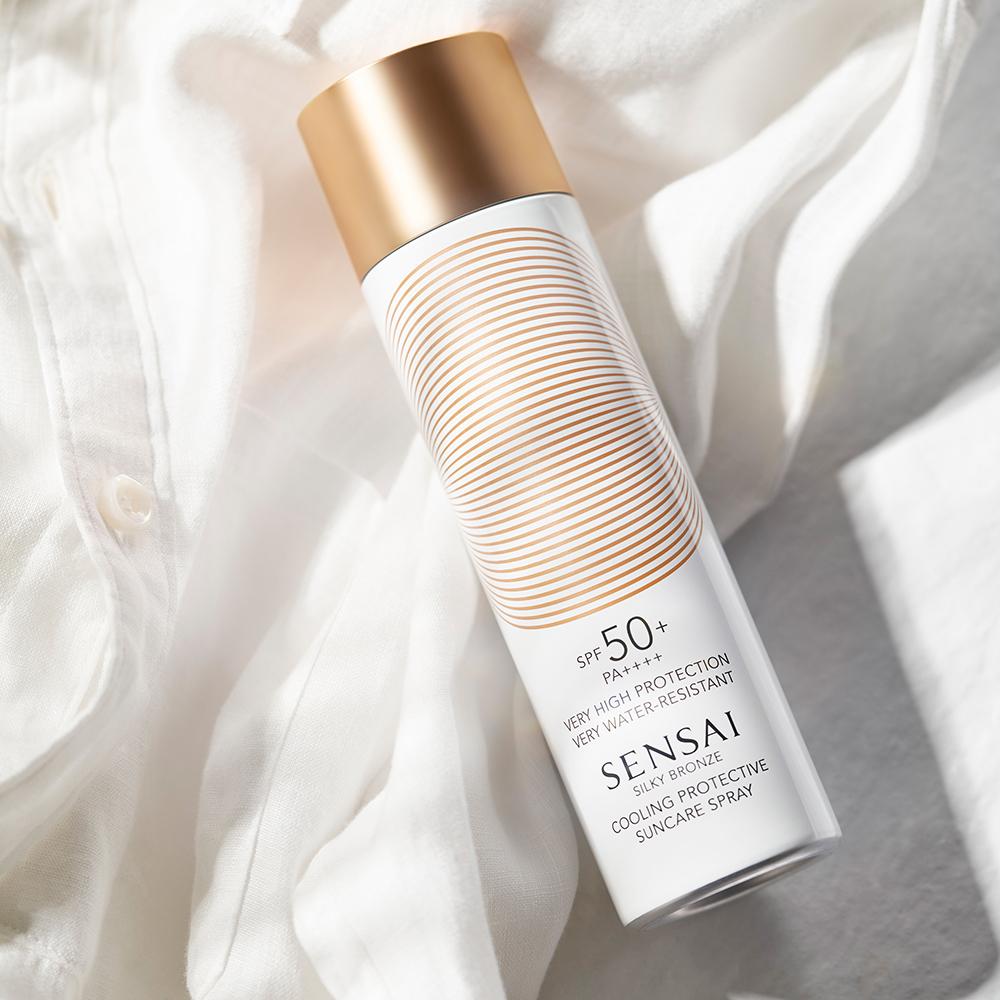Silky bronze cooling protective suncare spray spf50+