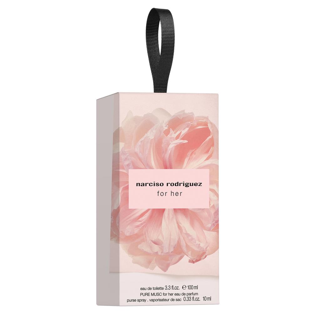 For her eau de toilette shopping pack