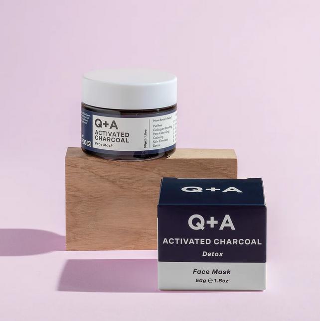 Maschera viso al carbone attivo